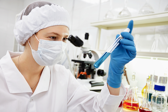 female-scientist-bioquimic